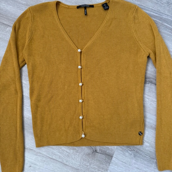 Scotch & Soda Maison Scotch Women’s mustard Pearl V Neck Cardigan XS - Picture 3 of 10